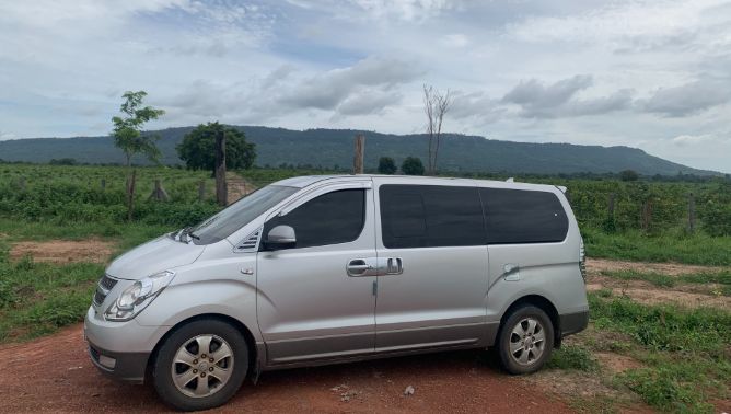 cambodia private taxi, phnom penh to poi pet, minivan taxi driver, poi pet taxi driver